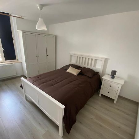 Joli Appartement Avec Parking Gratuit Sur Place Givet Exterior foto