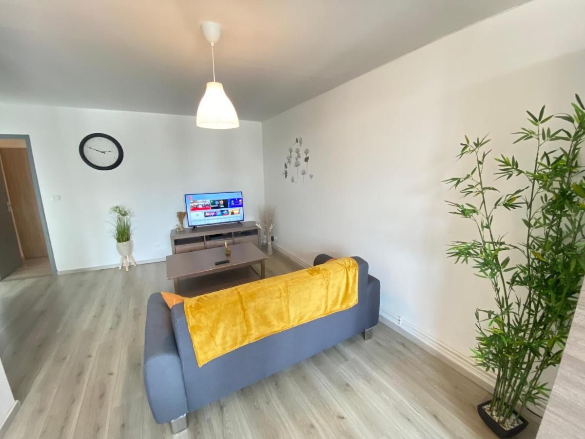 Joli Appartement Avec Parking Gratuit Sur Place Givet Exterior foto