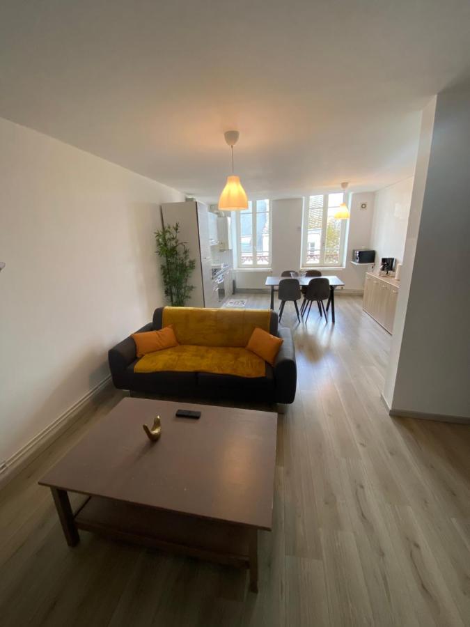 Joli Appartement Avec Parking Gratuit Sur Place Givet Exterior foto