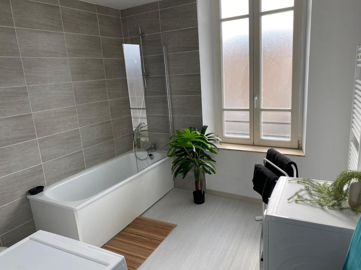Joli Appartement Avec Parking Gratuit Sur Place Givet Exterior foto