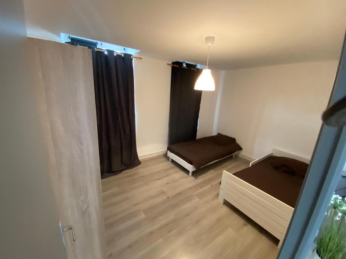 Joli Appartement Avec Parking Gratuit Sur Place Givet Exterior foto